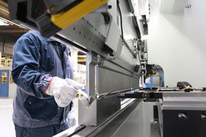 angle measuring and correcting system for press brake